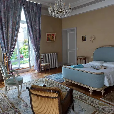 Au Pied De La Cathedrale Bed and Breakfast Μπαγιέ