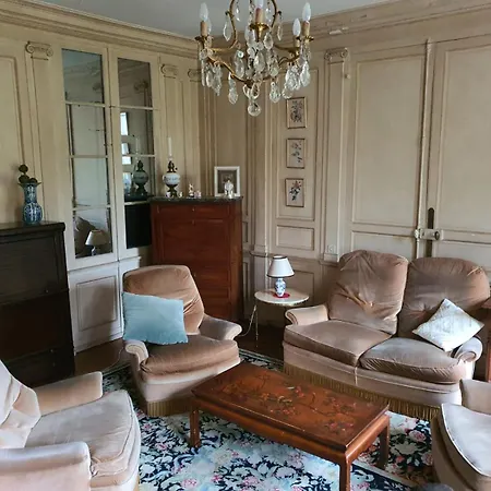 Au Pied De La Cathedrale Μπαγιέ