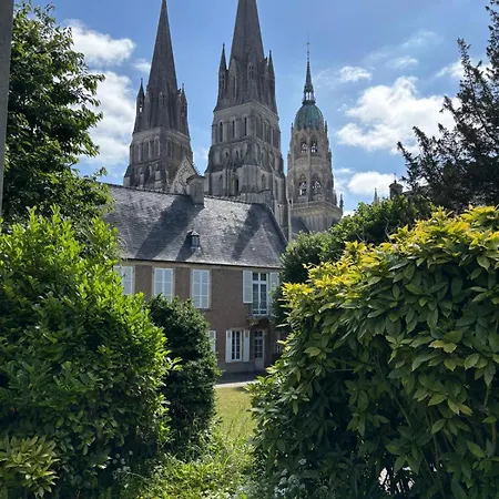 Au Pied De La Cathedrale Bed and Breakfast