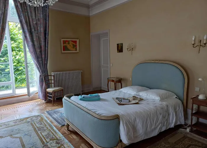 Au Pied De La Cathedrale Bed & Breakfast *