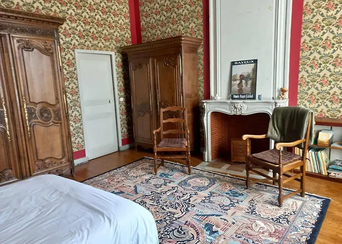 Au Pied De La Cathedrale *