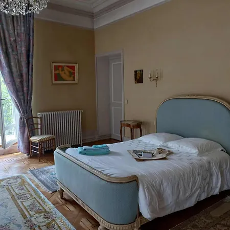 Au Pied De La Cathedrale Bed & Breakfast *