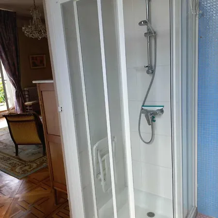 Au Pied De La Cathedrale Bed & Breakfast *