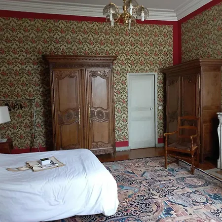 Au Pied De La Cathedrale *