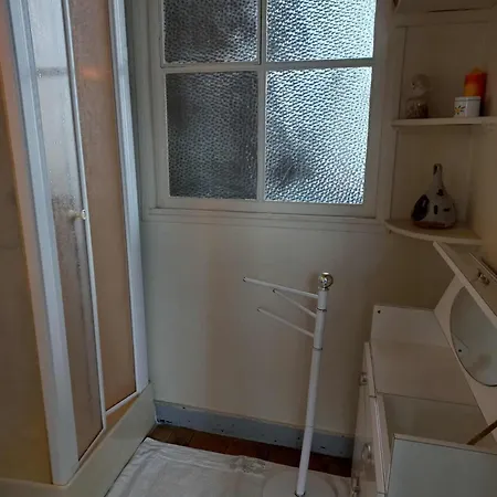 Au Pied De La Cathedrale Bed & Breakfast *