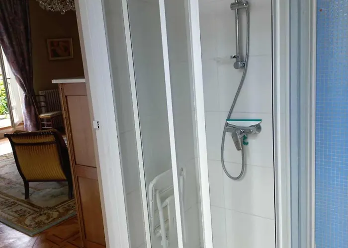 Au Pied De La Cathedrale Bed & Breakfast *