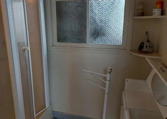 Au Pied De La Cathedrale לינה וארוחת בוקר *