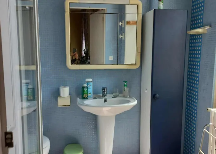 לינה וארוחת בוקר Au Pied De La Cathedrale