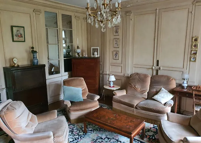 Au Pied De La Cathedrale באיו